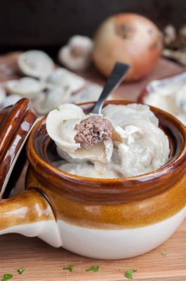  Pelmeni! Ein deftiger Klassiker aus Omsk, der deine Geschmacksknospen zum Tanzen bringt