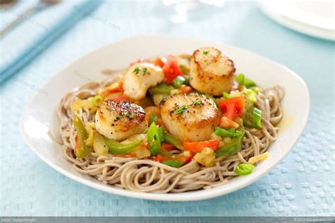  Fennel-Spiced Linfen Noodles: Wie ein Gewürz-Tanz auf Ihrer Zunge den Hauch der chinesischen Provinz erweckt!